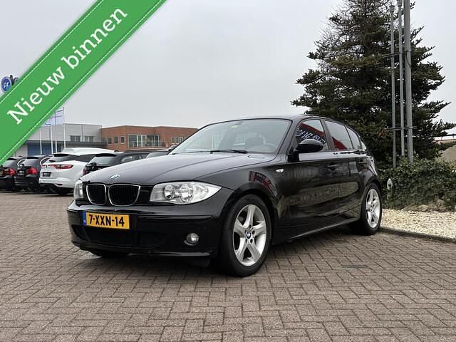 Zwart Occasion 2006 BMW 116 Hatchback | € 2.750 (Eerlijke prijs) - Afbeelding 1/4