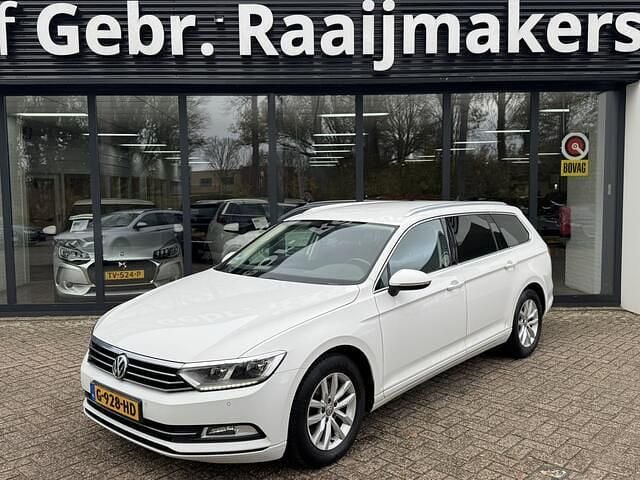 Wit Gebruikt 2019 VW Passat Highline Stationwagen | € 12.450 (Super prijs) - Afbeelding 1/4