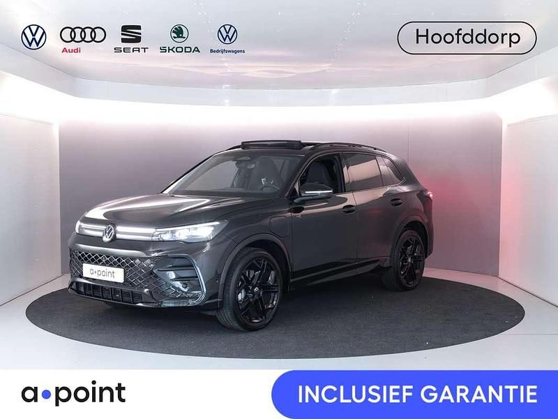 Zwart Gebruikt 2025 VW Tiguan R-line Edition SUV | € 56.449 (Goede deal) - Afbeelding 1/3