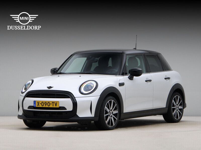 Nanuq white (licht wit metallic) Gebruikt 2024 Mini Cooper Hatchback | € 26.950 (Eerlijke prijs) - Afbeelding 1/4