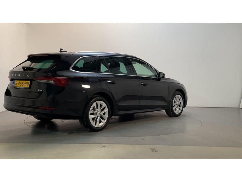 Occasion Skoda Octavia Business Line 110 PK (80 kW) 2022 Zwart Stationwagen