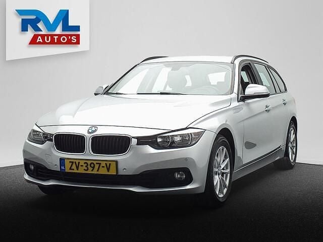 Grijs Gebruikt 2016 BMW 318 Executive Stationwagen | € 13.950 (Goede deal) - Afbeelding 1/4