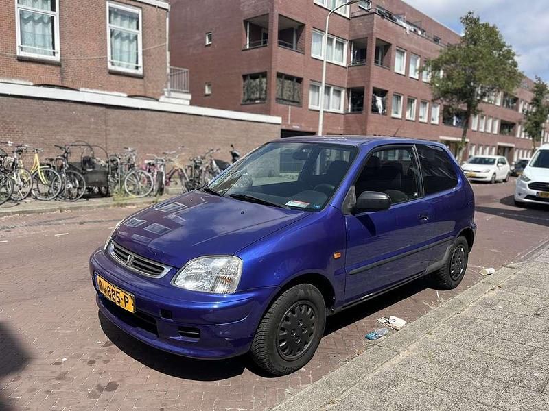 Blauw Gebruikt 2001 Honda Logo Hatchback | € 1.300 - Afbeelding 1/4