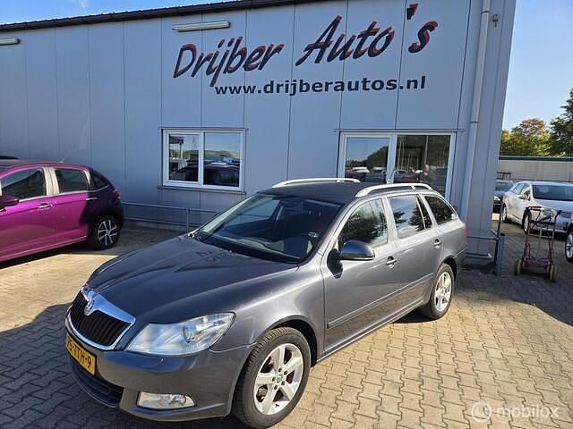 Grijs Gebruikt 2012 Skoda Octavia Elegance Stationwagen | € 2.500 (Super prijs) - Afbeelding 1/4