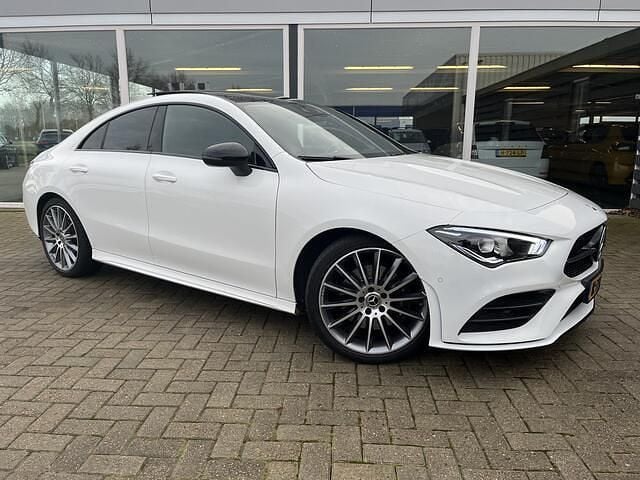 Wit Gebruikt 2020 Mercedes CLA200 Premium Plus Sedan | € 27.950 (Super prijs) - Afbeelding 1/4