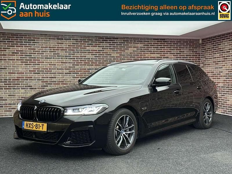 Zwart Gebruikt 2022 BMW 520 Executive Stationwagen | € 39.990 (Eerlijke prijs) - Afbeelding 1/4