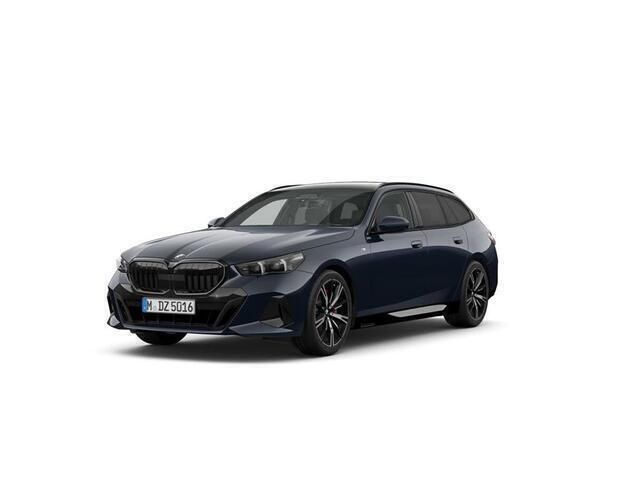 Zwart, metallic lak Nieuw 2024 BMW 520 M Sport Stationwagen | € 89.067 (Goede deal) - Afbeelding 1/4