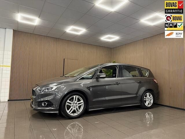 Grijs, metallic lak Gebruikt 2016 Ford S-MAX Titanium MPV | € 19.975 (Eerlijke prijs) - Afbeelding 1/4