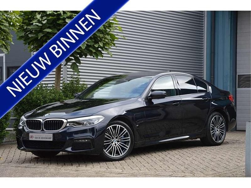Zwart, metallic lak Gebruikt 2020 BMW 530 iPerformance Sedan | € 30.950 (Super prijs) - Afbeelding 1/4
