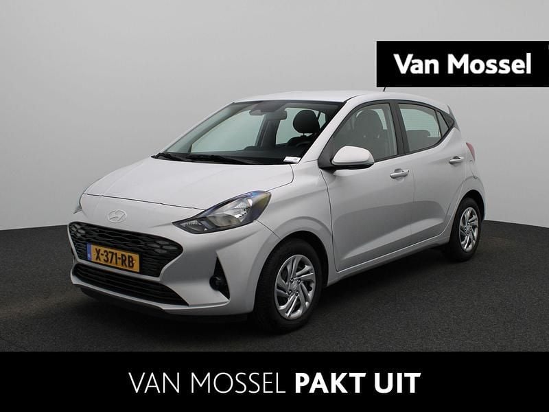 Grijs Gebruikt 2024 Hyundai i10 Comfort Hatchback | € 15.940 (Eerlijke prijs) - Afbeelding 1/3