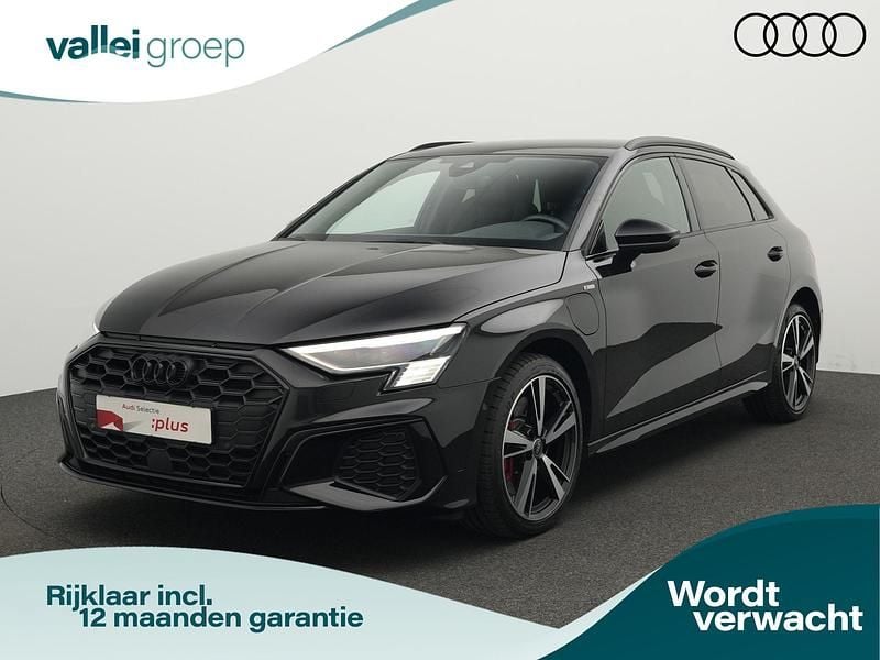 Zwart Gebruikt 2022 Audi A3 Sportback e-tron Sedan | € 33.900 (Eerlijke prijs) - Afbeelding 1/4