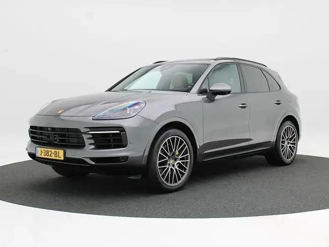 Grijs, metallic lak Gebruikt 2020 Porsche Cayenne SUV | € 72.500 (Goede deal) - Afbeelding 1/4