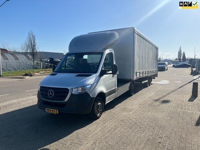 Grijs Gebruikt 2019 Mercedes Sprinter Van | € 42.500 - Afbeelding 1/4