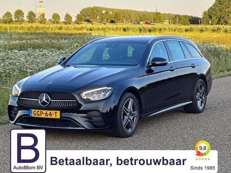 Zwart Gebruikt 2020 Mercedes E300 AMG line Stationwagen | € 35.950 (Eerlijke prijs) - Afbeelding 1/4