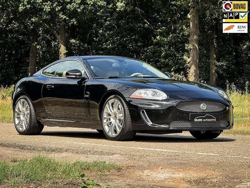 Zwart, metallic lak Gebruikt 2009 Jaguar XKR Portfolio Coupé | € 38.899 (Eerlijke prijs) - Afbeelding 1/4