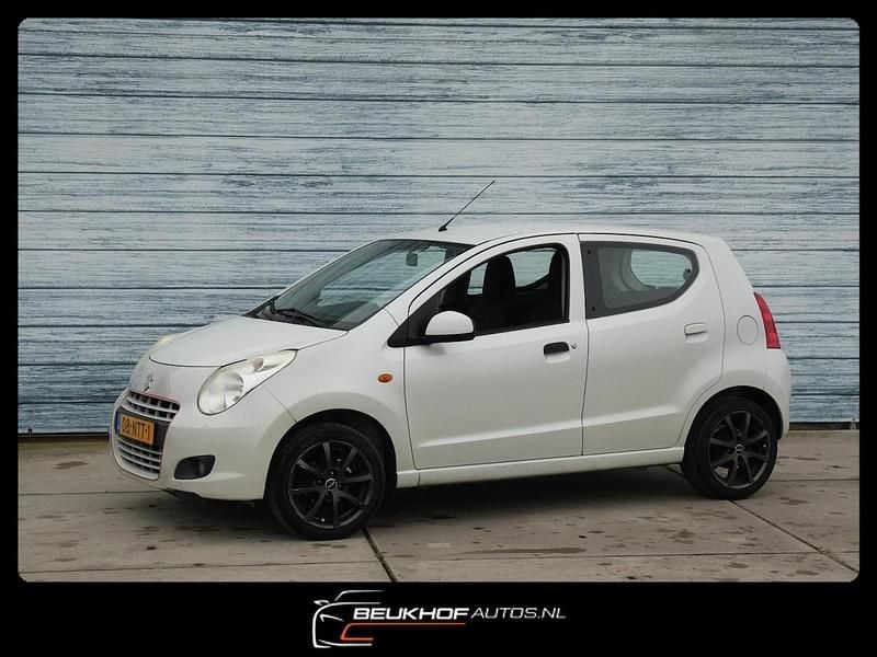 Wit Occasion 2010 Suzuki Alto Exclusive Hatchback | € 1.750 (Goede deal) - Afbeelding 1/4