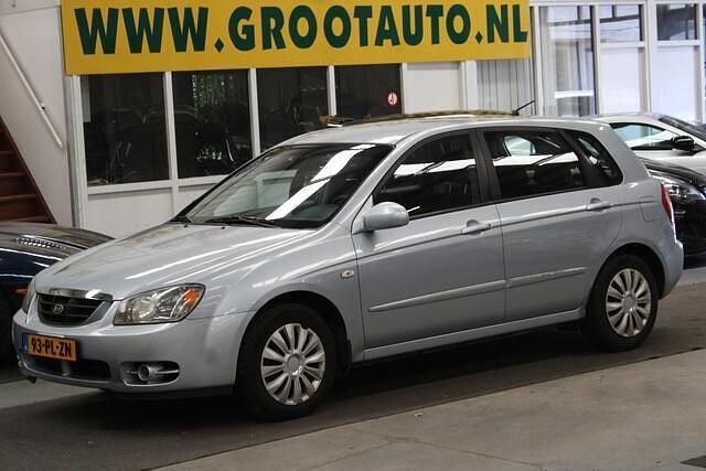 Blauw Gebruikt 2004 Kia Cerato LX Hatchback | € 1.244 (Eerlijke prijs) - Afbeelding 1/4