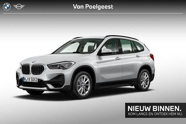 Glaciersilber metallic (grijs metallic) Gebruikt 2020 BMW X1 Executive SUV | € 26.900 (Goede deal) - Afbeelding 1/2