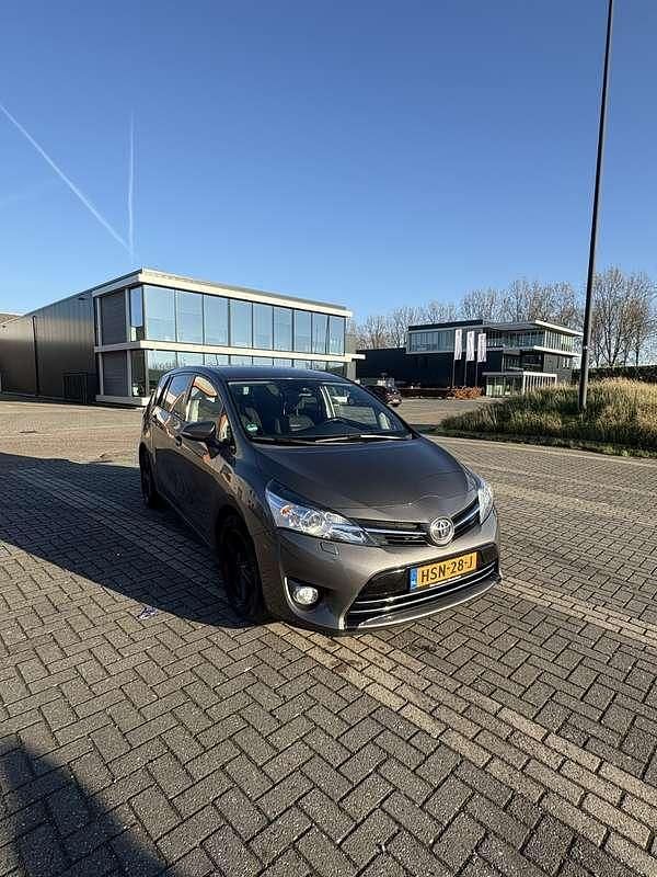 Bruin Gebruikt 2017 Toyota Verso MPV | € 18.250 (Eerlijke prijs) - Afbeelding 1/4