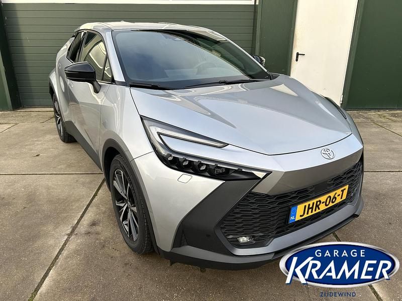 Grijs Occasion 2025 Toyota C-HR Edition SUV | € 32.950 (Super prijs) - Afbeelding 1/4