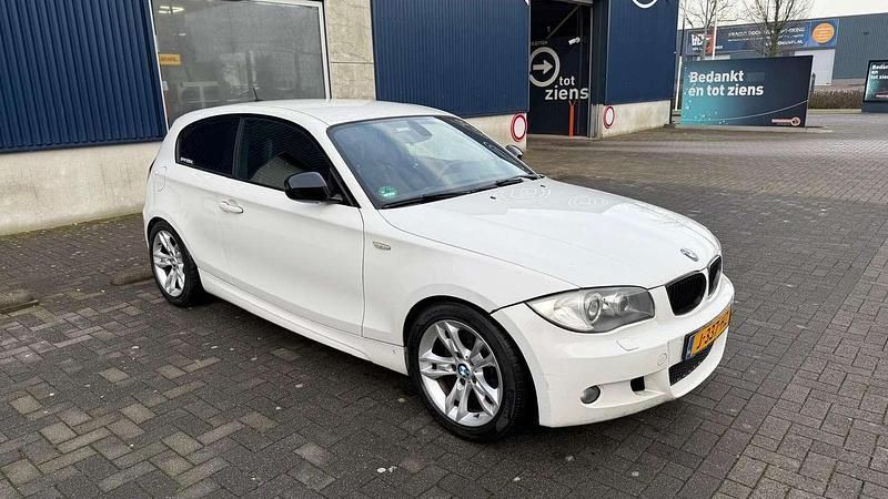Wit Gebruikt 2010 BMW 118 M Sport Hatchback | € 2.999 (Super prijs) - Afbeelding 1/4