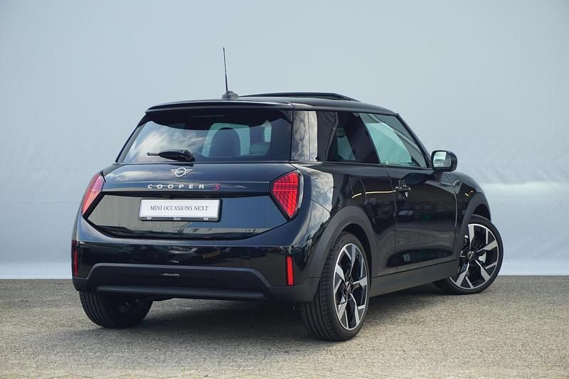 Occasion Mini Cooper S Favoured 204 PK (150 kW) 2025 Zwart Hatchback