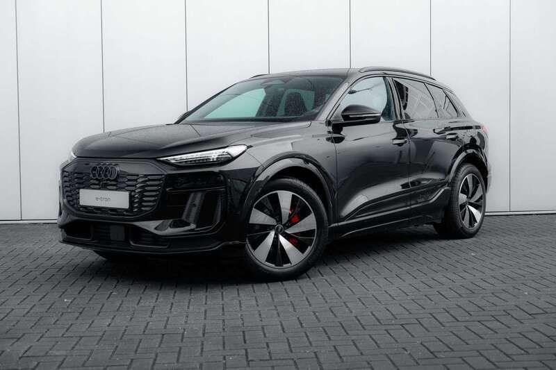 Zwart Gebruikt 2024 Audi Q6 e-tron S-Line SUV | € 83.745 (Iets duurder) - Afbeelding 1/4