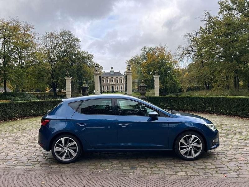 Blauw Gebruikt 2016 Seat Leon CONNECT Stationwagen | € 12.950 (Eerlijke prijs) - Afbeelding 1/4