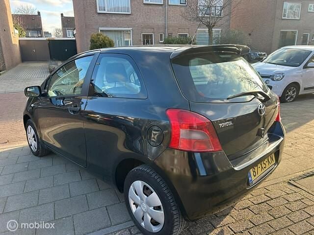 Occasion Toyota Yaris 69 PK (50 kW) 2007 Zwart Hatchback