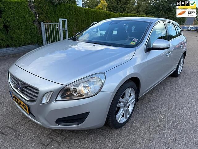 Grijs Gebruikt 2013 Volvo V60 Momentum Stationwagen | € 5.750 (Eerlijke prijs) - Afbeelding 1/4