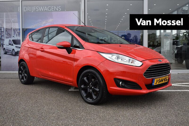 Rood Gebruikt 2013 Ford Fiesta Titanium Hatchback | € 8.950 (Iets duurder) - Afbeelding 1/4