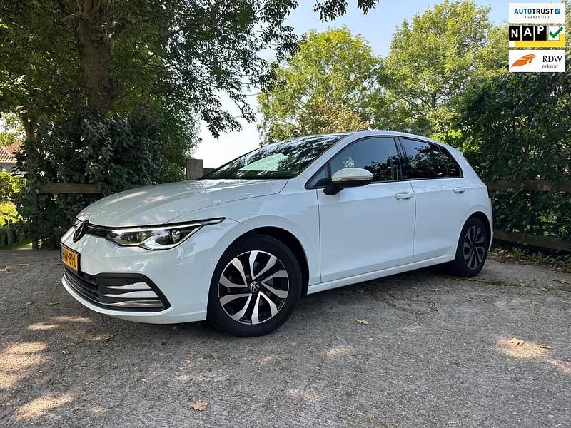Wit Gebruikt 2022 VW Golf VIII Style Hatchback | € 24.950 (Goede deal) - Afbeelding 1/4