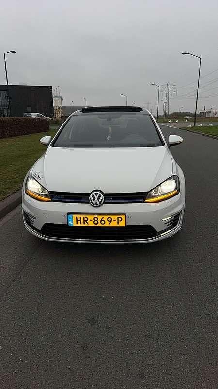 Wit Occasion 2015 VW Golf VII GTE Stationwagen | € 16.850 (Duur) - Afbeelding 1/4