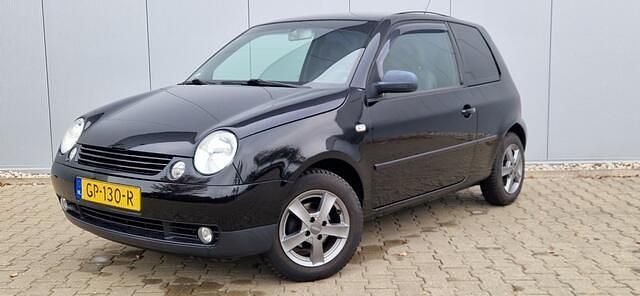 Zwart Occasion 2003 VW Lupo Sport Hatchback | € 2.150 (Eerlijke prijs) - Afbeelding 1/4