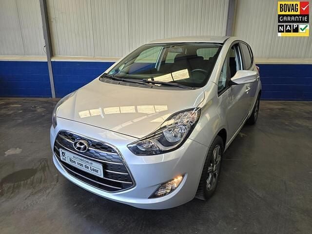 Grijs, metallic lak Gebruikt 2019 Hyundai ix20 MPV | € 15.950 (Goede deal) - Afbeelding 1/4