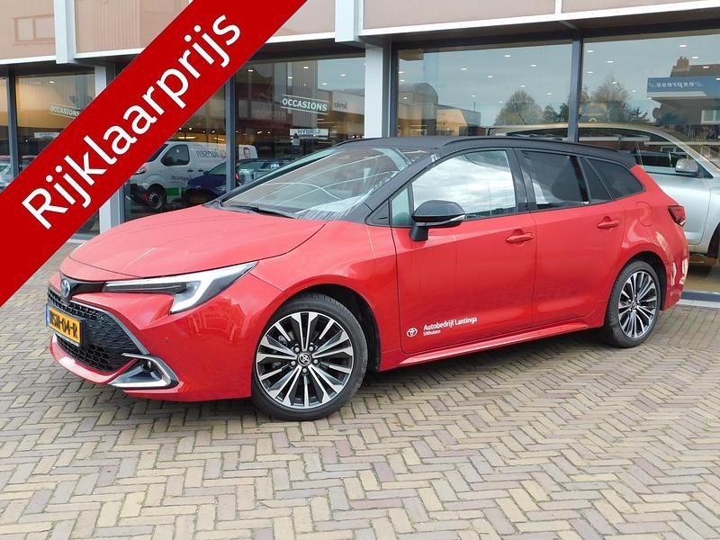 Rood Occasion 2025 Toyota Corolla Hybrid Stationwagen | € 33.700 (Eerlijke prijs) - Afbeelding 1/4