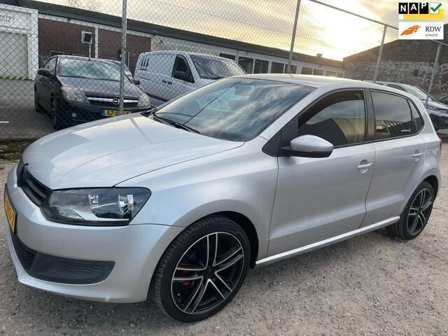 Grijs Gebruikt 2010 VW Polo Comfortline Hatchback | € 3.499 (Eerlijke prijs) - Afbeelding 1/4