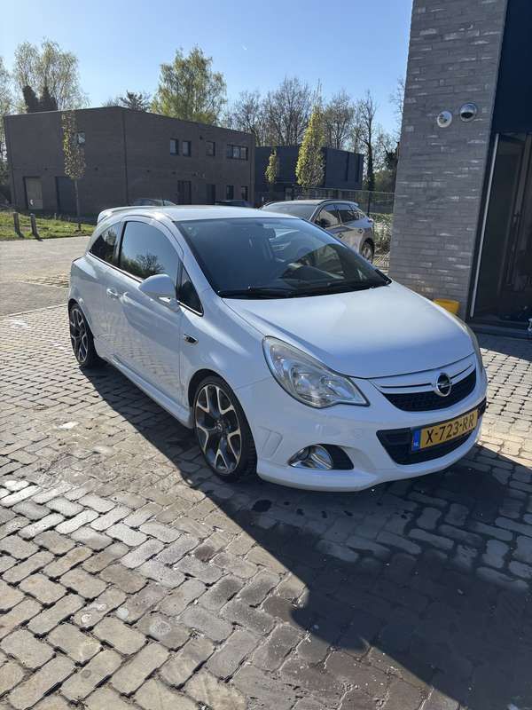 Wit Gebruikt 2011 Opel Corsa OPC Hatchback | € 7.250 (Eerlijke prijs) - Afbeelding 1/4