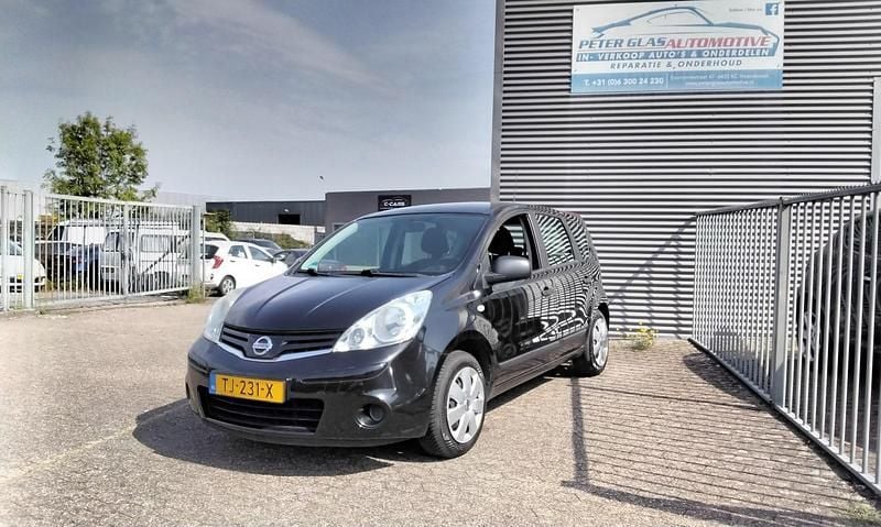 Zwart (metallic) Occasion 2010 Nissan Note Visia MPV | € 3.650 (Eerlijke prijs) - Afbeelding 1/4