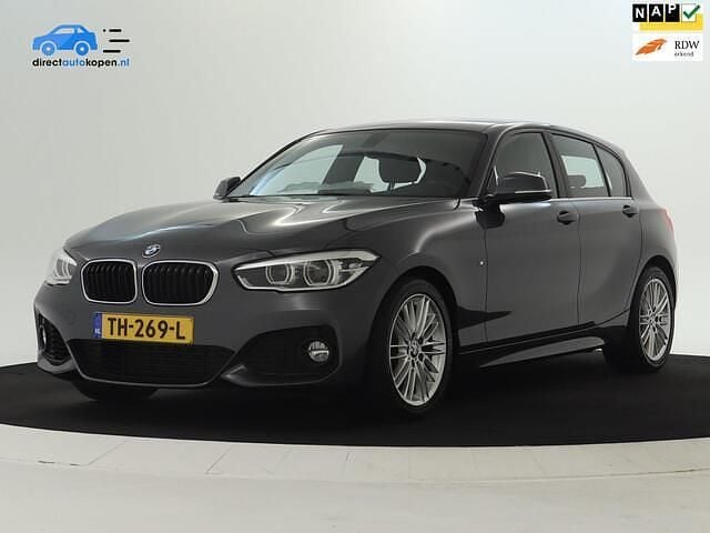 Grijs Gebruikt 2018 BMW 116 Executive Hatchback | € 16.745 (Eerlijke prijs) - Afbeelding 1/4