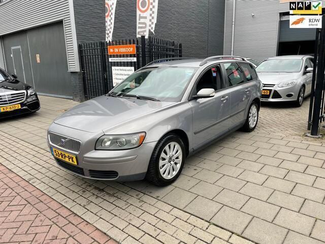 Grijs, metallic lak Gebruikt 2005 Volvo V50 Stationwagen | € 1.999 (Eerlijke prijs) - Afbeelding 1/4