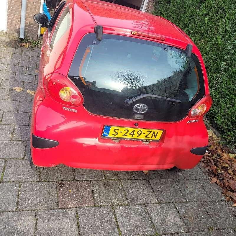 Occasion Toyota Aygo 68 PK (50 kW) 2009 Rood Hatchback