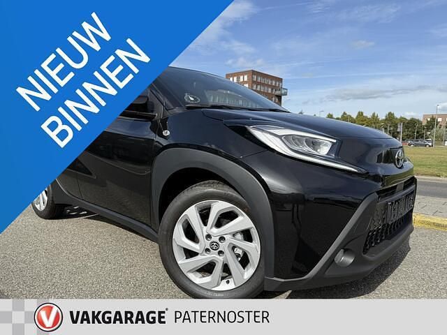 Zwart Gebruikt 2024 Toyota Aygo Hatchback | € 19.950 (Eerlijke prijs) - Afbeelding 1/4