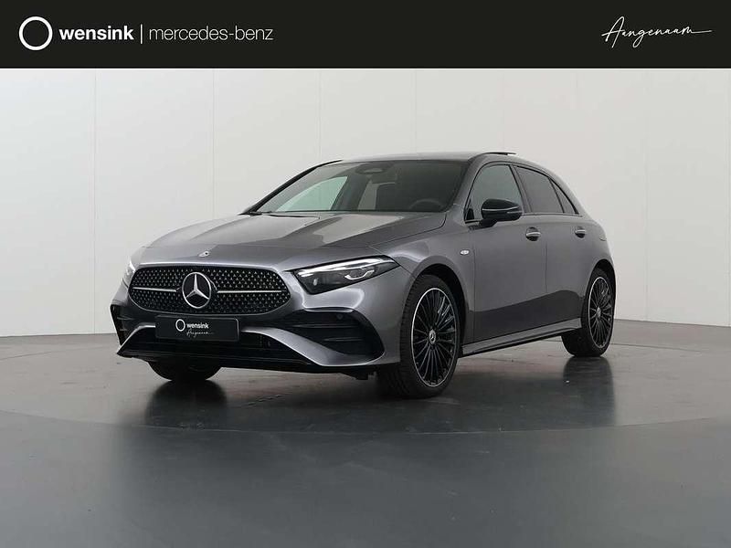 Grijs Nieuw 2025 Mercedes A250 Business Hatchback | € 50.187 (Duur) - Afbeelding 1/4