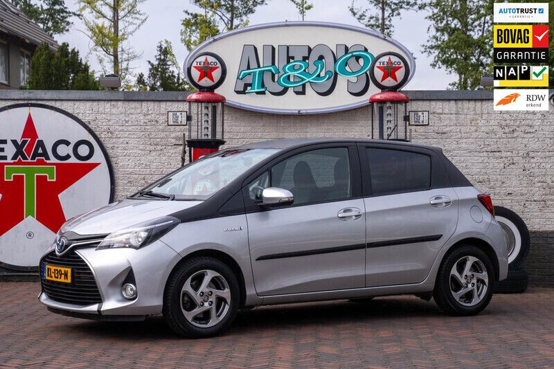 Grijs, metallic lak Gebruikt 2017 Toyota Yaris Hybrid Trend Hatchback | € 15.950 (Eerlijke prijs) - Afbeelding 1/4