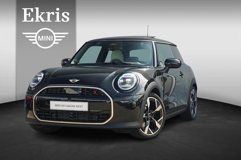 Zwart Gebruikt 2025 Mini Cooper S Favoured Hatchback | € 42.950 - Afbeelding 1/4