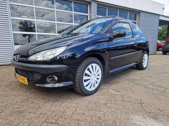 Zwart Gebruikt 2002 Peugeot 206 Premium Hatchback | € 999 (Eerlijke prijs) - Afbeelding 1/4