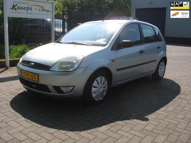 Groen Gebruikt 2004 Ford Fiesta Futura Hatchback | € 2.450 (Eerlijke prijs) - Afbeelding 1/4