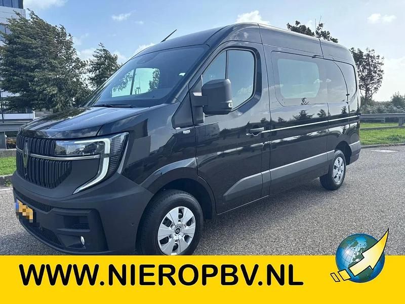 Zwart Nieuw 2025 Renault Master | € 33.500 - Afbeelding 1/4