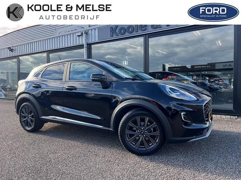 Zwart Gebruikt 2024 Ford Puma Titanium SUV | € 24.950 (Goede deal) - Afbeelding 1/4